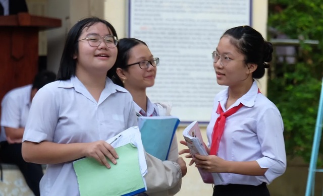 Sáng nay, gần 180.000 học sinh Hà Nội, TPHCM và Đà Nẵng thi vào lớp 10 - 8 Sáng nay, gần 180.000 học sinh Hà Nội, TPHCM và Đà Nẵng thi vào lớp 10 - 8