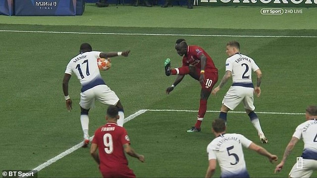Trọng tài đúng hay sai khi thổi penalty cho Liverpool? - 1 Trọng tài đúng hay sai khi thổi penalty cho Liverpool? - 1
