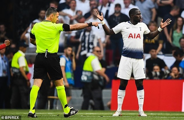 Trọng tài đúng hay sai khi thổi penalty cho Liverpool? - 5 Trọng tài đúng hay sai khi thổi penalty cho Liverpool? - 5