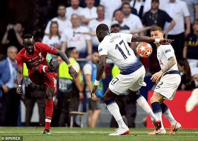 Trọng tài đúng hay sai khi thổi penalty cho Liverpool? - 6 Trọng tài đúng hay sai khi thổi penalty cho Liverpool? - 6