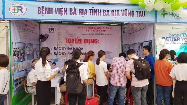 Huế: Lương khởi điểm cả chục triệu đồng, nhân lực Y Dược vẫn... thiếu - 5 Huế: Lương khởi điểm cả chục triệu đồng, nhân lực Y Dược vẫn... thiếu - 5