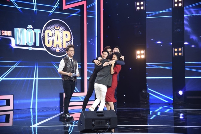 Nam MC VTV run run bật khóc trước Thu Phương - 9 Nam MC VTV run run bật khóc trước Thu Phương - 9