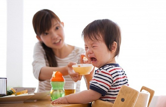 Trẻ biếng ăn, chậm tăng cân? Cảnh báo những sai lầm của cha mẹ - 1 Trẻ biếng ăn, chậm tăng cân? Cảnh báo những sai lầm của cha mẹ - 1
