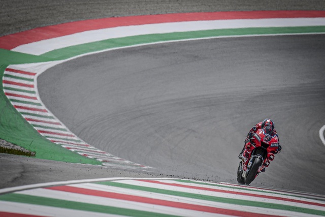 Chặng 6 MotoGP 2019: Petrucci thắng ấn tượng tại Mugello - 15