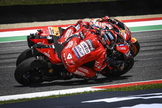 Chặng 6 MotoGP 2019: Petrucci thắng ấn tượng tại Mugello - 13