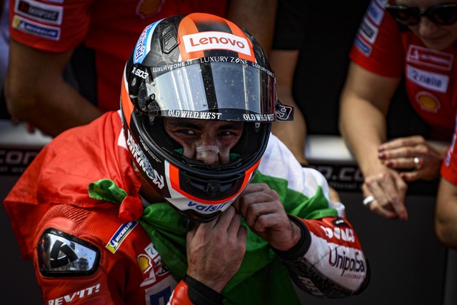 Chặng 6 MotoGP 2019: Petrucci thắng ấn tượng tại Mugello - 14