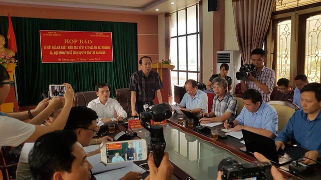 Gian lận thi cử tại Hà Giang: Đề nghị truy tố 4 cán bộ Phòng Giáo dục, 1 cán bộ công an - 1 Gian lận thi cử tại Hà Giang: Đề nghị truy tố 4 cán bộ Phòng Giáo dục, 1 cán bộ công an - 1