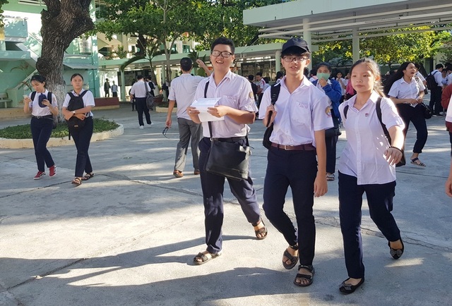 Tuyển sinh lớp 10 Khánh Hòa: Thí sinh vui mừng vì đề Toán dễ - 4 Tuyển sinh lớp 10 Khánh Hòa: Thí sinh vui mừng vì đề Toán dễ - 4