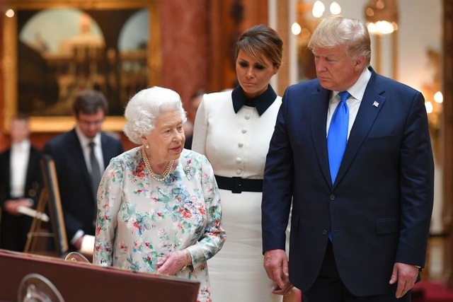 Nữ hoàng Anh mở quốc yến chiêu đãi Tổng thống Trump