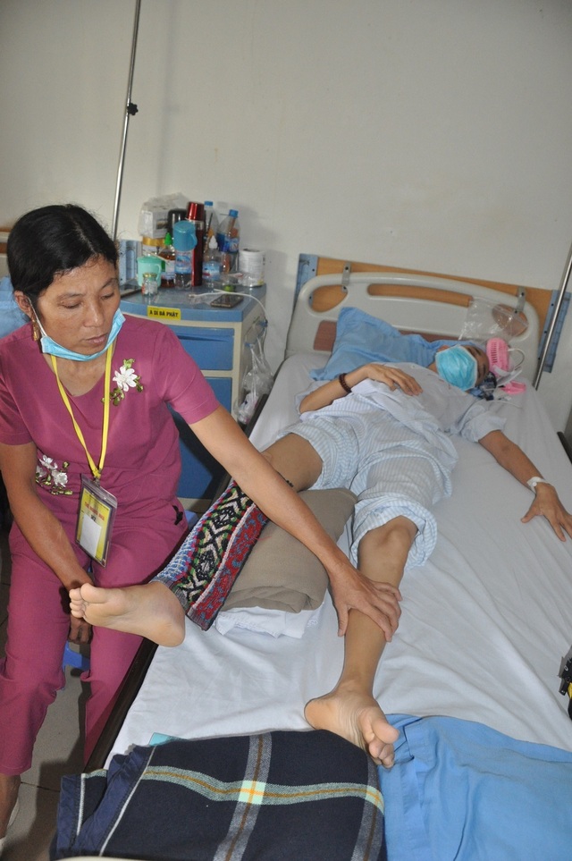 Nghẹn đắng nỗi đau của người mẹ ung thư khóc cạn nước mắt chỉ mong có 1,4 triệu đồng nuôi con - 8 Nghẹn đắng nỗi đau của người mẹ ung thư khóc cạn nước mắt chỉ mong có 1,4 triệu đồng nuôi con - 8