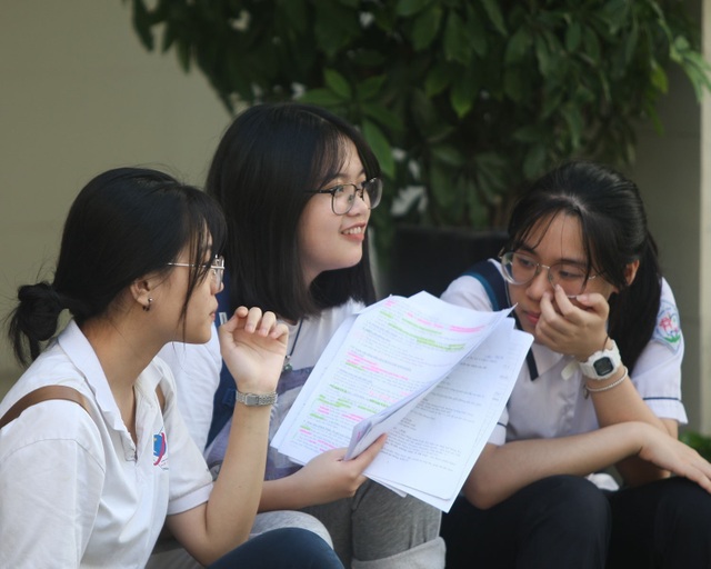 Học sinh lớp 9 vào lớp 10 tại Hà Nội tự tin với kết quả thi môn Sử - 2 Học sinh lớp 9 vào lớp 10 tại Hà Nội tự tin với kết quả thi môn Sử - 2