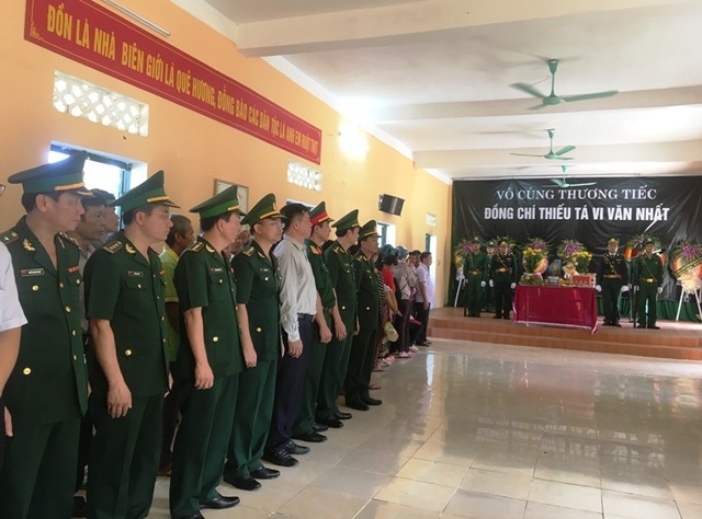 Thăng quân hàm cho 2 cán bộ biên phòng bị thương khi truy bắt tội phạm - 4 Thăng quân hàm cho 2 cán bộ biên phòng bị thương khi truy bắt tội phạm - 4
