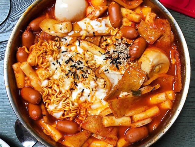 Nồi lẩu ngập tràn hải sản giá 65 ngàn đồng, cơn sốt chưa từng có - 1 Nồi lẩu ngập tràn hải sản giá 65 ngàn đồng, cơn sốt chưa từng có - 1