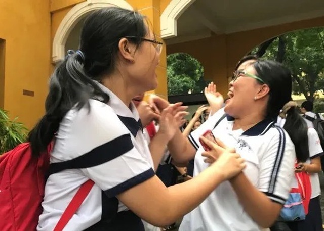Khóc, cười theo kỳ thi lớp 10 - 3 Khóc, cười theo kỳ thi lớp 10 - 3