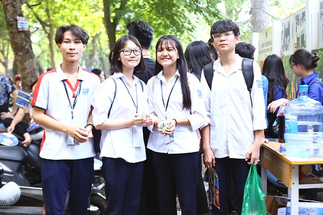 Học sinh THPT Phan Đình Phùng gửi tặng các sĩ tử lời chúc “ngọt như kẹo” - 1 Học sinh THPT Phan Đình Phùng gửi tặng các sĩ tử lời chúc “ngọt như kẹo” - 1