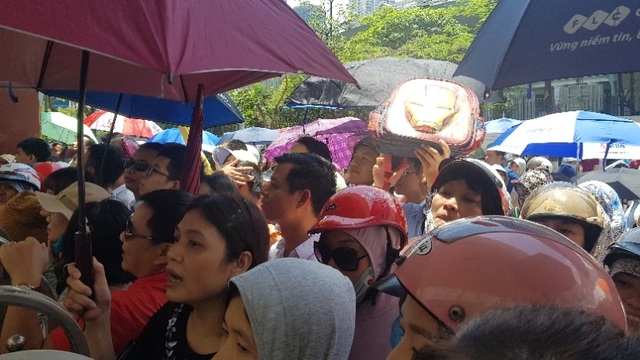 Thi đánh giá năng lực vào lớp 6 tại Hà Nội:Thí sinh mệt mỏi vì nắng nóng - 3 Thi đánh giá năng lực vào lớp 6 tại Hà Nội:Thí sinh mệt mỏi vì nắng nóng - 3