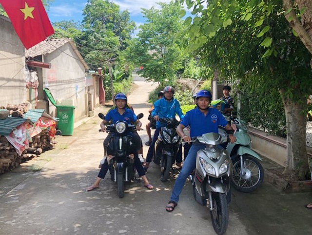 Đội xe ôm tình nguyện hỗ trợ học trò vùng cao đi thi - 3 Đội xe ôm tình nguyện hỗ trợ học trò vùng cao đi thi - 3