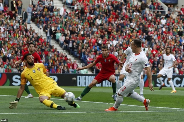 Bồ Đào Nha 3-1 Thụy Sỹ: Cú hattrick của C.Ronaldo - 15