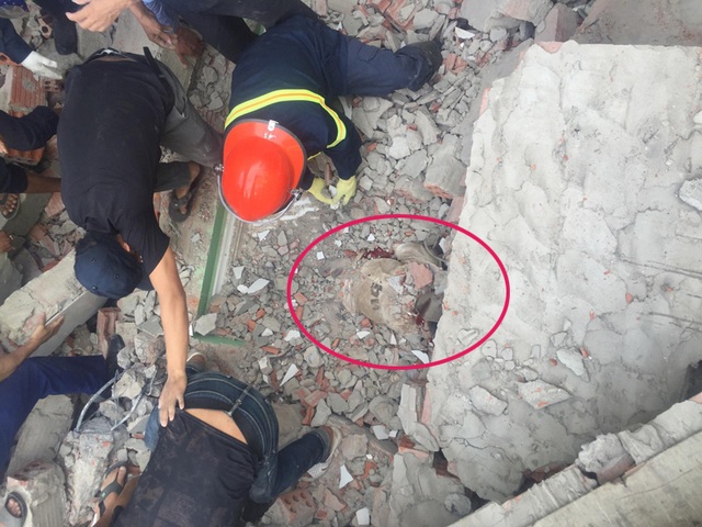 Vụ sập nhà ở Hà Tĩnh: Tìm thấy một người trong tình trạng nguy kịch - 1