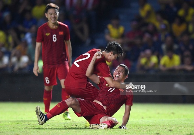 Dân mạng Việt Nam ăn mừng tưng bừng sau khi đội nhà đánh bại Thái Lan - 7 Dân mạng Việt Nam ăn mừng tưng bừng sau khi đội nhà đánh bại Thái Lan - 7
