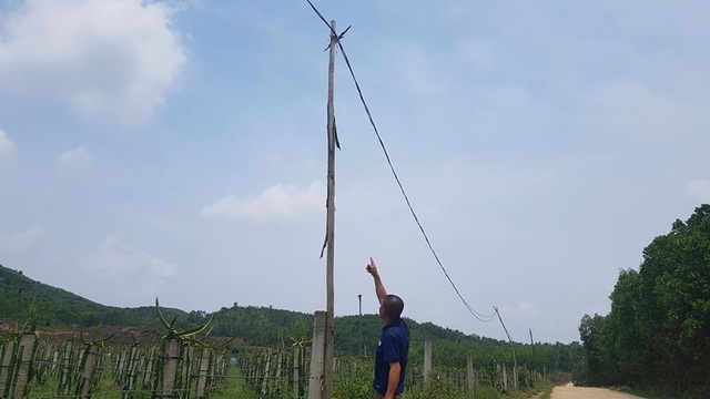 Hiểm họa từ những cột điện có một không hai tại Hà Tĩnh - 3 Hiểm họa từ những cột điện có một không hai tại Hà Tĩnh - 3