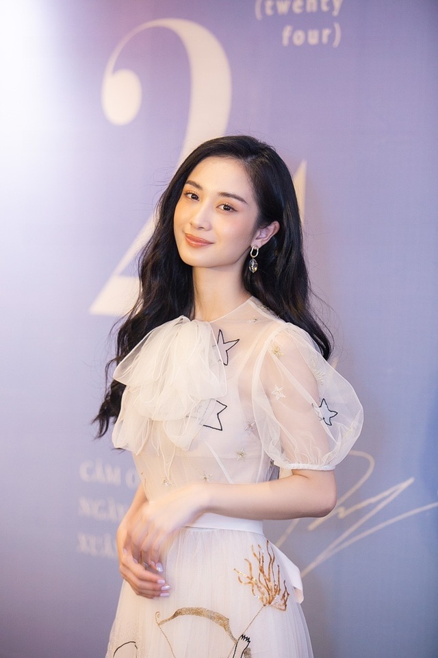 Jun Vũ tiết lộ mối duyên với Ngô Thanh Vân và thực hư “nâng ngực kiếm đại gia” - 5 Jun Vũ tiết lộ mối duyên với Ngô Thanh Vân và thực hư “nâng ngực kiếm đại gia” - 5