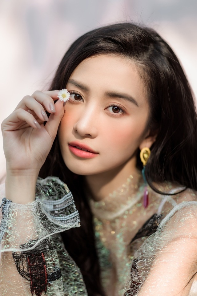 Jun Vũ tiết lộ mối duyên với Ngô Thanh Vân và thực hư “nâng ngực kiếm đại gia” - 1 Jun Vũ tiết lộ mối duyên với Ngô Thanh Vân và thực hư “nâng ngực kiếm đại gia” - 1