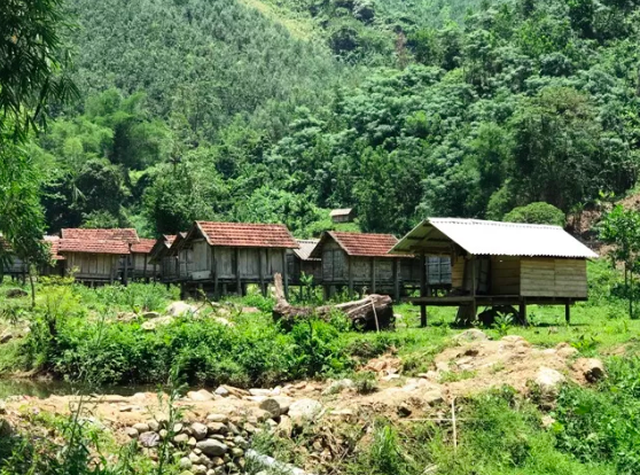“Phố núi” không người và những “công trình một đêm” - 2 “Phố núi” không người và những “công trình một đêm” - 2
