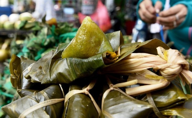 TPHCM: “Bát nháo” giá bánh ú tro trong dịp Tết Đoan Ngọ - 2 TPHCM: “Bát nháo” giá bánh ú tro trong dịp Tết Đoan Ngọ - 2