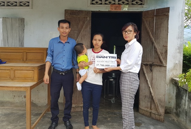 Bạn đọc Dân trí ủng hộ bé trai bệnh não úng thủy hơn 37 triệu đồng - 1 Bạn đọc Dân trí ủng hộ bé trai bệnh não úng thủy hơn 37 triệu đồng - 1