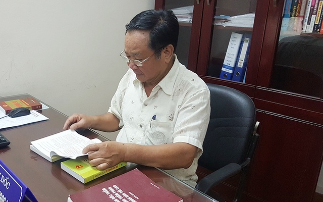 Chụp ảnh nóng với nhân tình, cụ ông 74 tuổi cố tình khoe vợ - 1 Chụp ảnh nóng với nhân tình, cụ ông 74 tuổi cố tình khoe vợ - 1