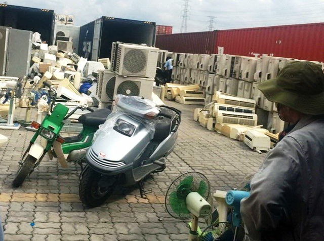Hải quan đề xuất “xử” hãng tàu chở phế thải vào Việt Nam - 1 Hải quan đề xuất “xử” hãng tàu chở phế thải vào Việt Nam - 1
