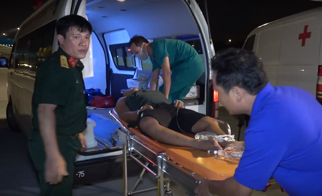 Gặp nạn khi đang lặn sâu, hai ngư dân nguy kịch - 2 Gặp nạn khi đang lặn sâu, hai ngư dân nguy kịch - 2