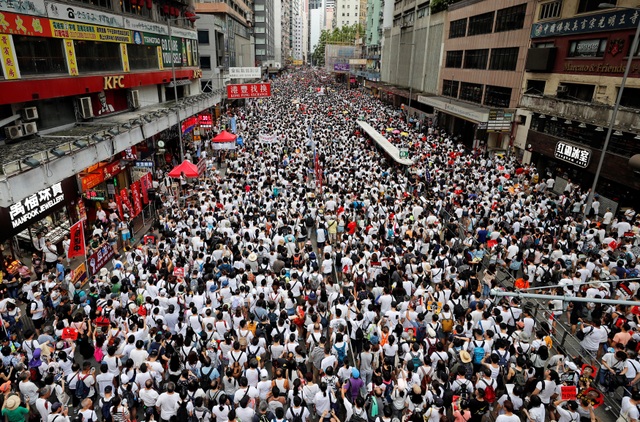 Báo Trung Quốc cáo buộc “các thế lực nước ngoài” đang gây bất ổn tại Hong Kong - 1