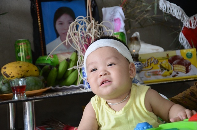 Lao vào cứu chồng, người vợ bị điện giật tử vong bỏ lại đứa con trai 9 tháng tuổi bơ vơ - 9 Lao vào cứu chồng, người vợ bị điện giật tử vong bỏ lại đứa con trai 9 tháng tuổi bơ vơ - 9