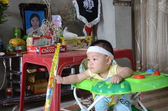 Lao vào cứu chồng, người vợ bị điện giật tử vong bỏ lại đứa con trai 9 tháng tuổi bơ vơ - 11