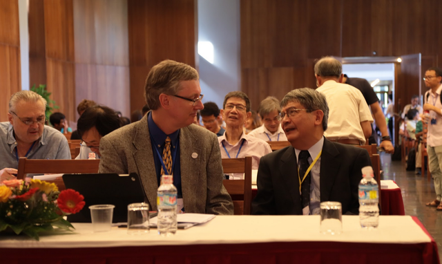 Giáo sư Brian Boe: “Muốn nền toán học phát triển phải đầu tư nhiều cho thế hệ trẻ” - 2 Giáo sư Brian Boe: “Muốn nền toán học phát triển phải đầu tư nhiều cho thế hệ trẻ” - 2