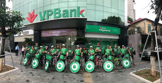 VPBank ra mắt gói ưu đãi tiết kiệm “Tuổi vàng” dành cho khách hàn trên 50 tuổi - 1 VPBank ra mắt gói ưu đãi tiết kiệm “Tuổi vàng” dành cho khách hàn trên 50 tuổi - 1