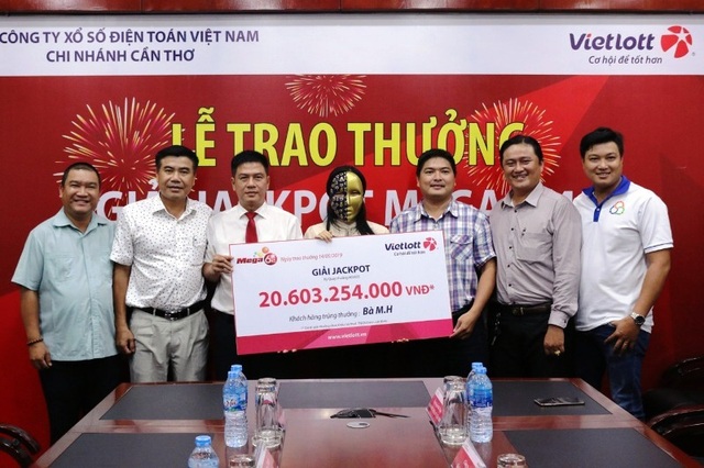Một tấm vé trúng số độc đắc hơn 34 tỷ đồng phát hành tại Cần Thơ - 2 Một tấm vé trúng số độc đắc hơn 34 tỷ đồng phát hành tại Cần Thơ - 2
