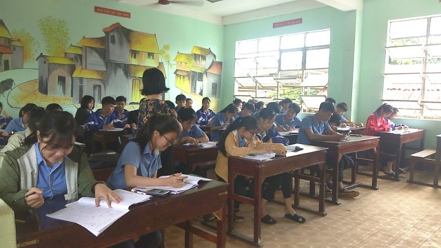 Thí sinh vùng cao ôn tập ngày đêm trước cuộc “vượt vũ môn” - 2 Thí sinh vùng cao ôn tập ngày đêm trước cuộc “vượt vũ môn” - 2