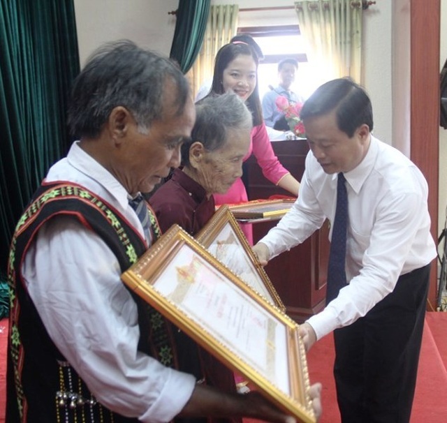 Vinh danh những nghệ nhân trong lĩnh vực di sản văn hóa phi vật thể - 1 Vinh danh những nghệ nhân trong lĩnh vực di sản văn hóa phi vật thể - 1