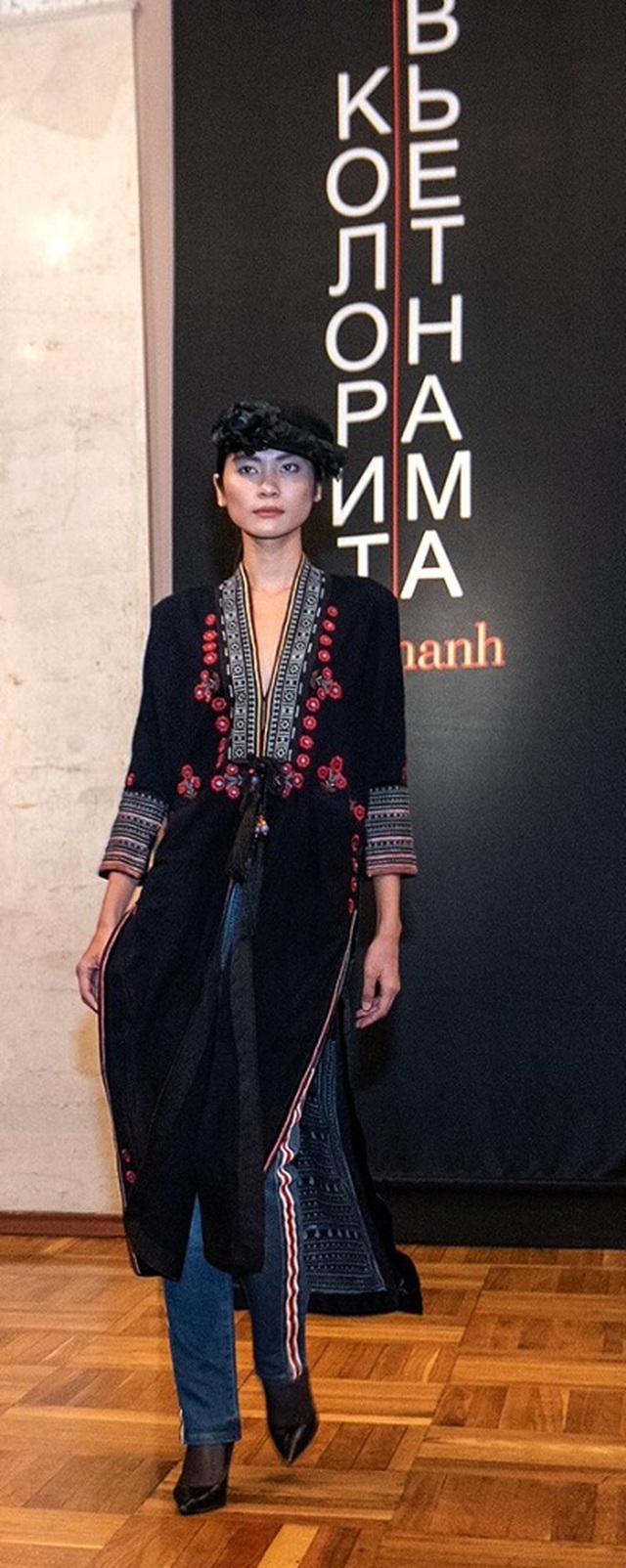 Rực rỡ áo dài Việt Nam, những mẫu thời trang đỉnh cao thu hút công chúng Nga - Ảnh minh hoạ 9