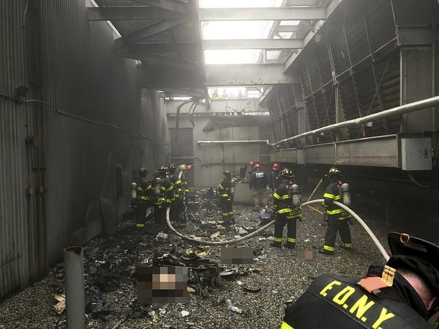 Trực thăng đâm nóc cao ốc, người New York lo sợ kịch bản khủng bố 11/9 - 4 Trực thăng đâm nóc cao ốc, người New York lo sợ kịch bản khủng bố 11/9 - 4