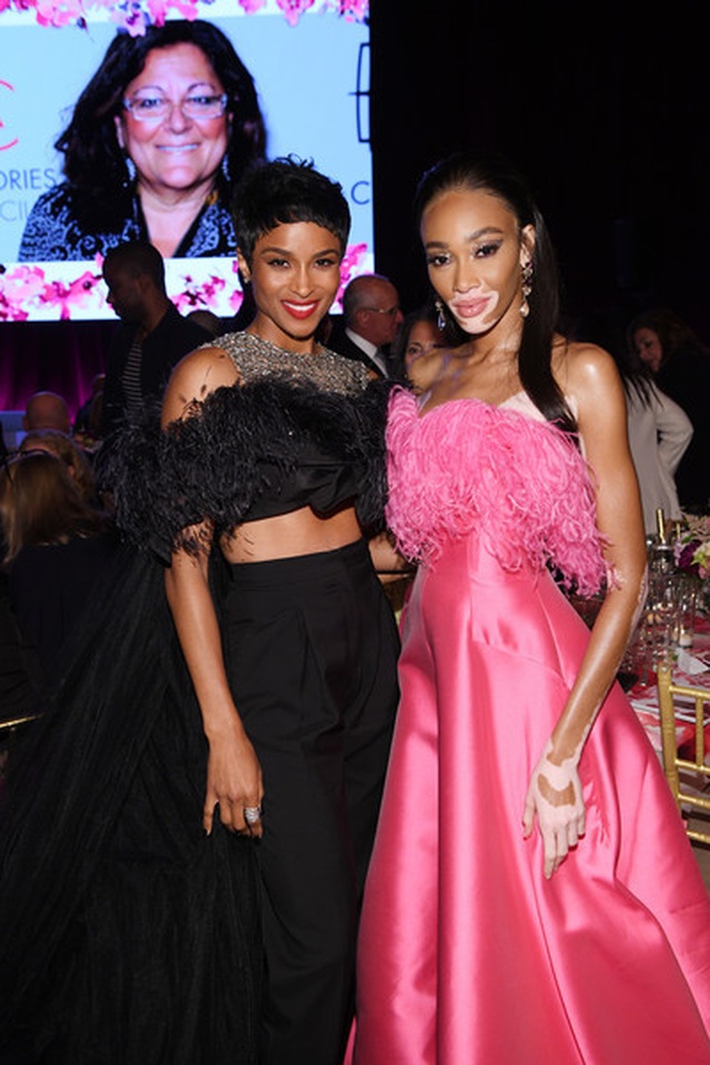 Winnie Harlow đẹp như công chúa với váy hồng - 5 Winnie Harlow đẹp như công chúa với váy hồng - 5