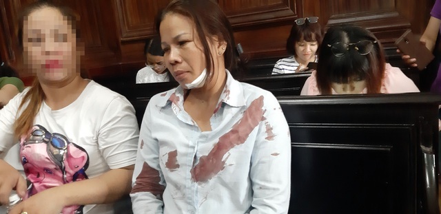 Người nhà bị hại đánh vợ bị cáo ngay tại tòa - 1 Người nhà bị hại đánh vợ bị cáo ngay tại tòa - 1