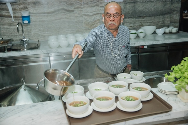 Đầu bếp lừng danh David Rocco chủ trì dạ tiệc giao lưu văn hóa Việt - Ý - 7 Đầu bếp lừng danh David Rocco chủ trì dạ tiệc giao lưu văn hóa Việt - Ý - 7