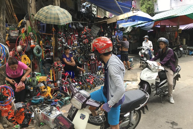 Thăm những ngôi chợ lâu đời nổi tiếng ở Hà Nội - 8 Thăm những ngôi chợ lâu đời nổi tiếng ở Hà Nội - 8