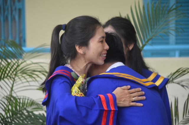 Rưng rưng buổi lễ tri ân và trưởng thành của học sinh lớp 12 - 2 Rưng rưng buổi lễ tri ân và trưởng thành của học sinh lớp 12 - 2