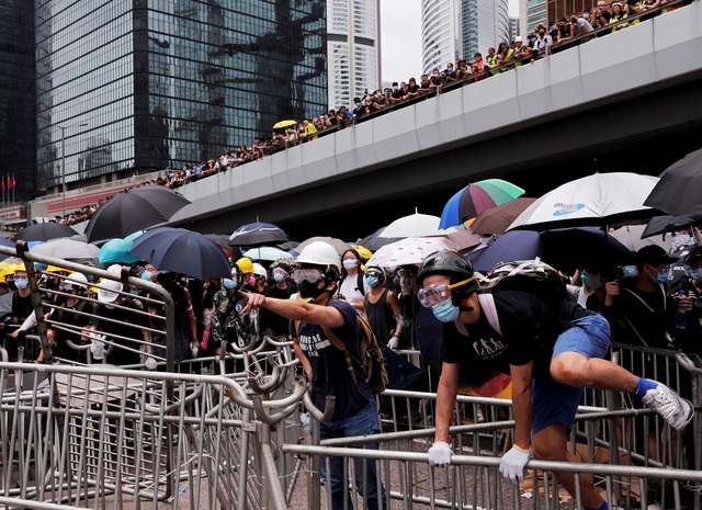 Làn sóng biểu tình tại Hong Kong giữa tranh cãi về dự luật dẫn độ - 10 Làn sóng biểu tình tại Hong Kong giữa tranh cãi về dự luật dẫn độ - 10