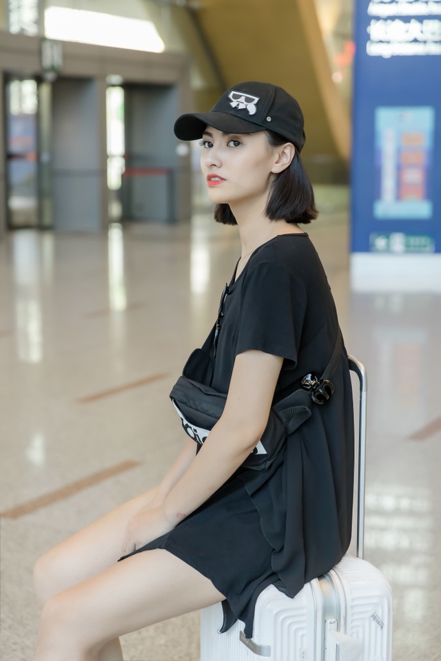 Hồng Quế diện mốt giấu quần khoe chân dài miên man, gợi cảm - 6 Hồng Quế diện mốt giấu quần khoe chân dài miên man, gợi cảm - 6